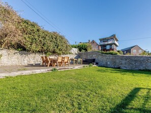 Outdoor dining - Jurassic House - UKC4712 (Lyme Regis)
