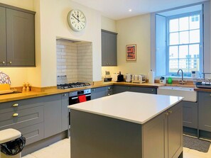 Dishwasher, high chair - Garden Flat - UKC4715 (Charmouth, near Bridport)