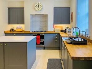 Dishwasher, high chair - Garden Flat - UKC4715 (Charmouth, near Bridport)