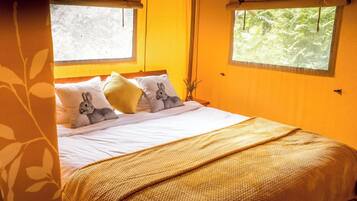 2 bedrooms, bed sheets