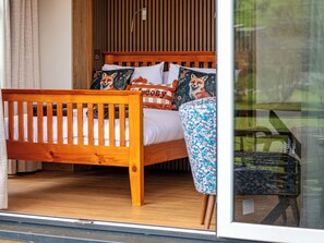 A wooden bed with a headboard, white bedding, and decorative pillows. - The Foxes Den - UKC8196 (Rhayader and the Elan Valley)