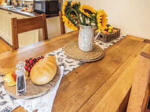 Dining - Caban Dulas - UKC8195 (Rhayader and the Elan Valley)
