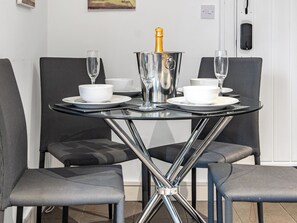 Dining - 2 bedroom accommodation in Jesmond (Jesmond)