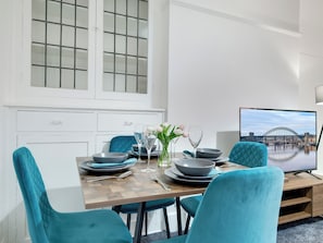Dining - 3 bedroom accommodation in Jesmond (Jesmond)