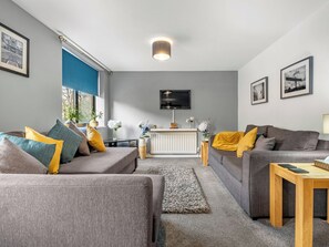 TV - 2 bedroom accommodation in Tyne and Wear (Tyne and Wear)