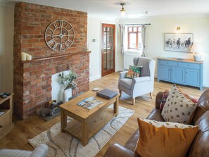 Fireplace - The Stables - UKC8848 (Blankney Fen)