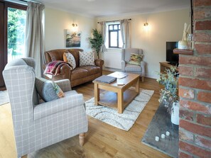 Fireplace - The Stables - UKC8848 (Blankney Fen)