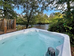 Bañera de hidromasaje al aire libre
