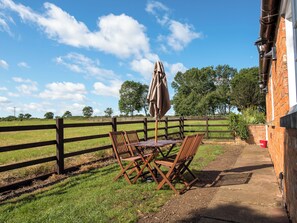 Outdoor dining - The Coach House - UKC8853 (Blankney Fen)