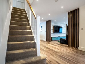 Interior - 12 Galloway - UKC8975 (Warkworth)