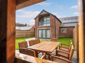 Outdoor dining - 12 Galloway - UKC8975 (Warkworth)