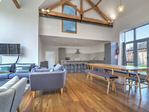 Interior - The Hay Barn - UKC8979 (Romsey)