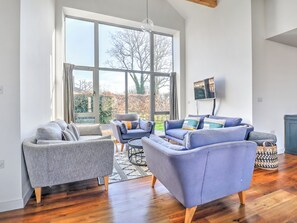 Living area - The Hay Barn - UKC8979 (Romsey)