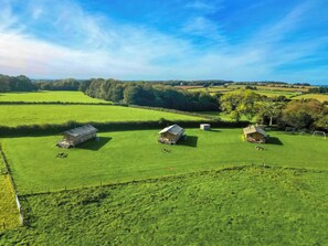 Property grounds - Woodpecker - Safari Tent - UKC8978 (Sherfield English)