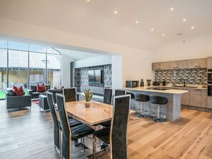 Interior - 13 Shearling - UKC8974 (Warkworth)