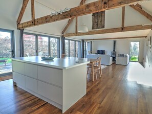 Interior - The Cart Shed - UKC8980 (Romsey)