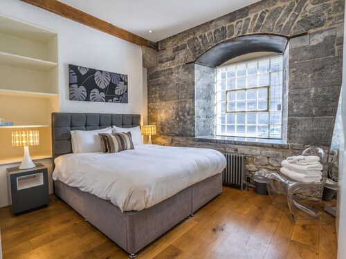 2 bedroom accommodation in Plymouth