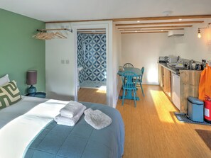 1 bedroom, free WiFi - Staddlestone Barn - UKC8984 (Romsey)