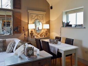 Dining - 2 bedroom accommodation in Wrenbury, near Nantwich (Wrenbury, near Nantwich)