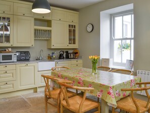 Dining - Mayflower Apartment-UKC93 (Plymouth)