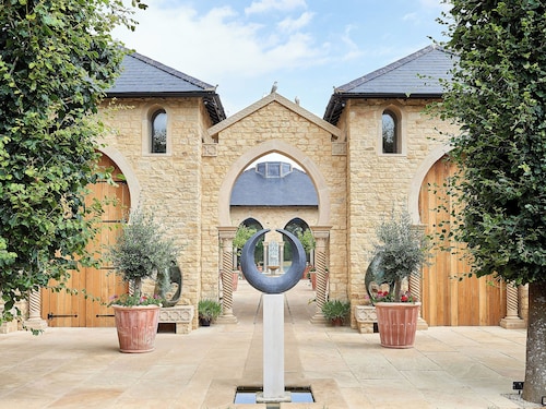 3 bedroom accommodation in Kingham, near Chipping Norton