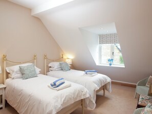 3 bedrooms, free WiFi, wheelchair access - 3 bedroom accommodation in Kingham, near Chipping Norton (Kingham, near Chipping Norton)