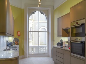 Dishwasher, high chair - Lady Astor Apartment-UKC95 (Plymouth)