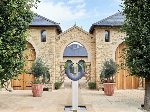 2 bedroom accommodation in Kingham, near Chipping Norton