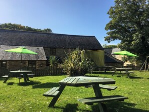 Outdoor dining - Crantock Cottage- W40888 (Goonhavern, near Newquay)