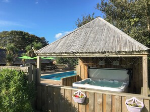 Outdoor spa tub - Porth Cottage- W40885 (Goonhavern, near Newquay)