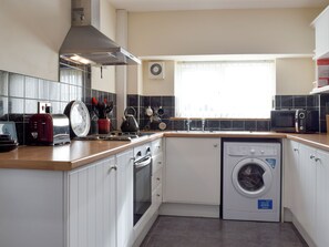 High chair - 2 bedroom accommodation in Kidwelly (Kidwelly)
