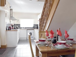 Dining - 2 bedroom accommodation in Kidwelly (Kidwelly)