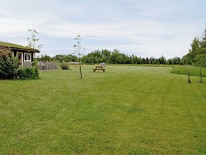 Property grounds - 3 bedroom accommodation in Brayton, Selby (Brayton, Selby)