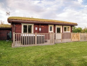 Outdoor spa tub - Partridge Lodge-W43008 (Brayton, Selby)