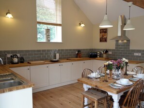Dining - 2 bedroom accommodation in Kidwelly (Kidwelly)