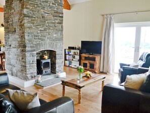 TV, fireplace - 2 bedroom accommodation in Kidwelly (Kidwelly)
