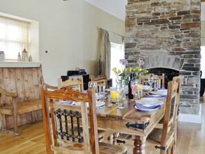 Dining - 2 bedroom accommodation in Kidwelly (Kidwelly)