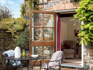 Outdoor dining - 1 bedroom accommodation in Bovey Tracey (Bovey Tracey)