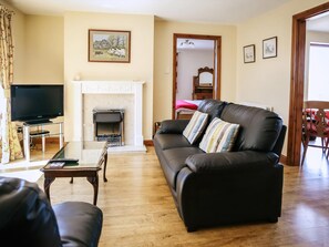 TV - 2 bedroom accommodation in Bickley, near Malpas (Bickley, near Malpas)