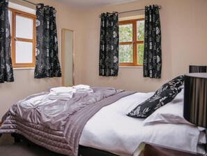 3 bedrooms, free WiFi - 3 bedroom accommodation in Bickley, near Malpas (Bickley, near Malpas)