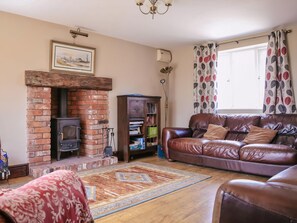 TV, fireplace - 3 bedroom accommodation in Bickley, near Malpas (Bickley, near Malpas)