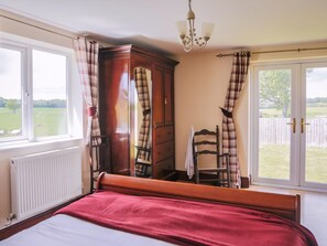 3 bedrooms, free WiFi - 3 bedroom accommodation in Bickley, near Malpas (Bickley, near Malpas)