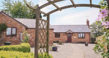 3 bedroom accommodation in Bickley, near Malpas