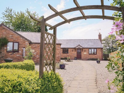 3 bedroom accommodation in Bickley, near Malpas