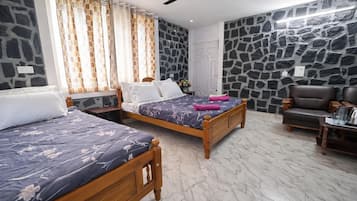 Bureau, espace de travail pour ordinateur portable, Wi-Fi gratuit