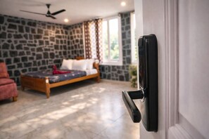Deluxe Double Room, Patio, Mountain View | Desk, laptop workspace, free WiFi - Loxtel Kodai (Kodaikanal)
