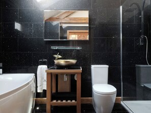 Towels - 1 bedroom accommodation in Marhamchurch, near Bude (Marhamchurch, near Bude)