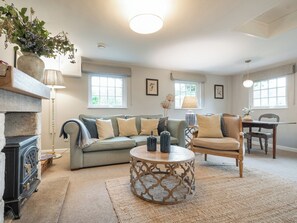 TV, fireplace - Tucking Mill View - UKC4467 (Bath)
