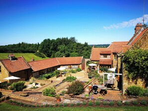Outdoor dining - Beechnut Cottage - UKC4653 (Swerford, near Chipping Norton)