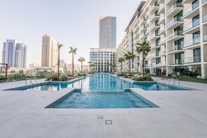 Pool - Chic 1BR Next to a Community Park,Just a Few Minutes Drive from Cricket Stadium (Dubai)